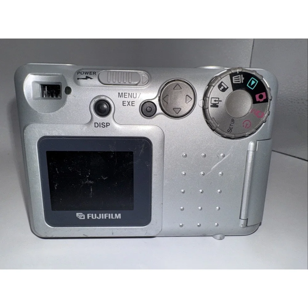 Fujifilm DX-8 Digital Camera 0.4MP Silver Battery Operated